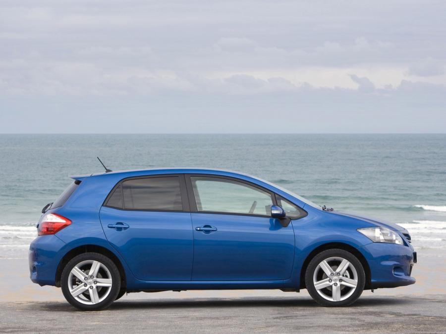  Toyota Auris 5-Door 2010 года  (UK) (фото 14 из 59)